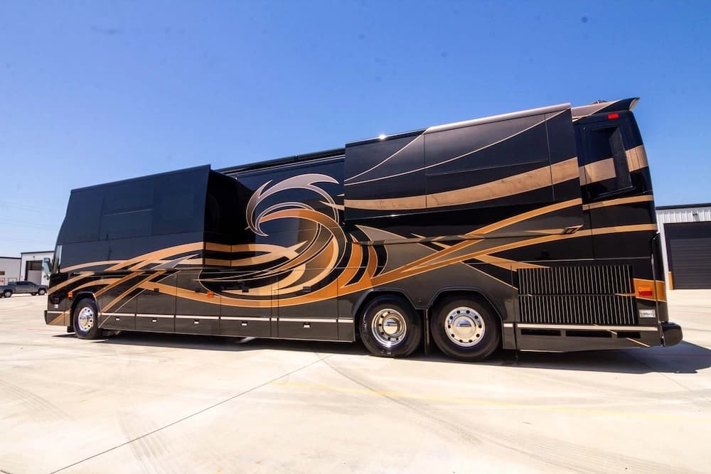 2010 Prevost Millennium H3-45 Motorcoach - Image 6