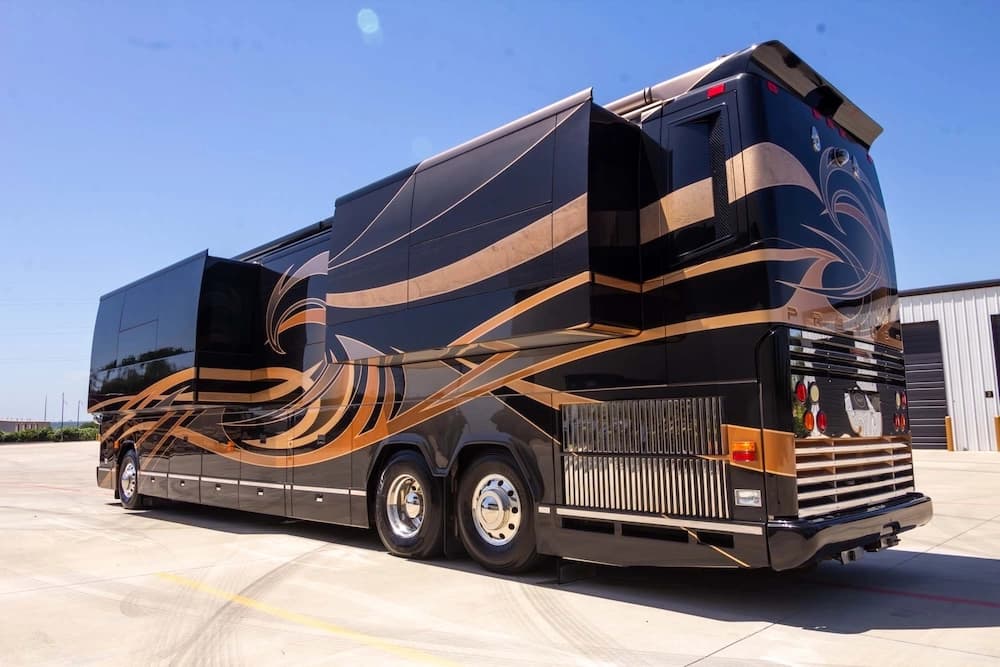 2010 Prevost Millennium H3-45 Motorcoach - Image 7