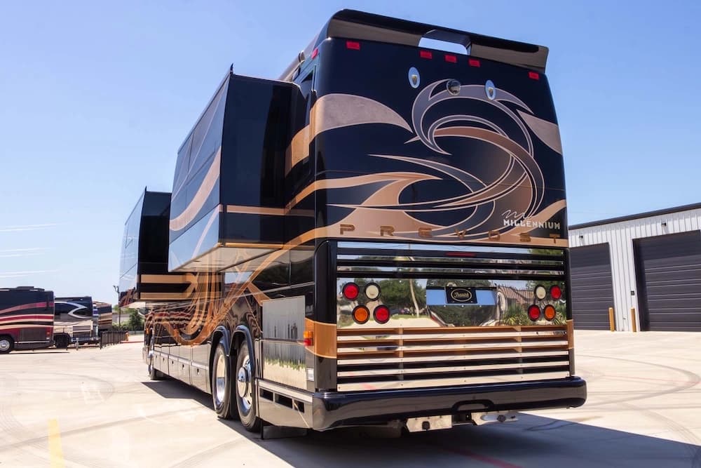 2010 Prevost Millennium H3-45 Motorcoach - Image 8