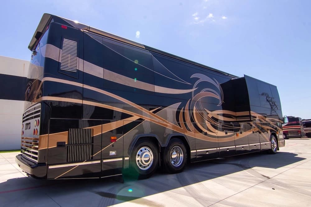 2010 Prevost Millennium H3-45 Motorcoach - Image 10
