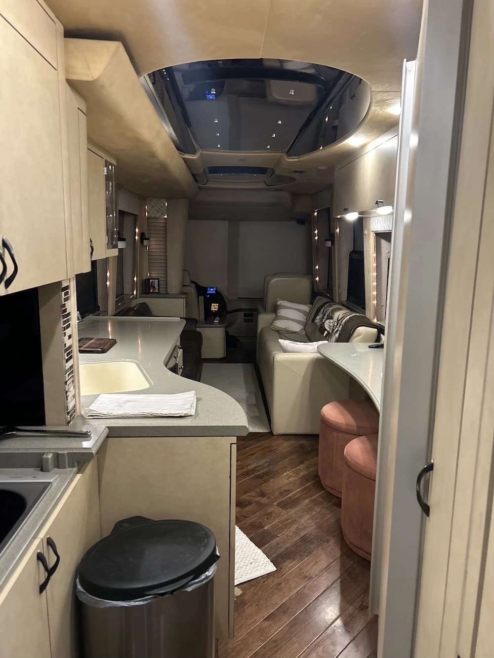 2002 Prevost Country Coach XLII Motorcoach - Image 12
