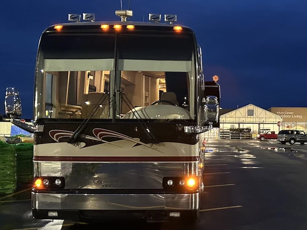 2002 Prevost Country Coach XLII Motorcoach - Image 16