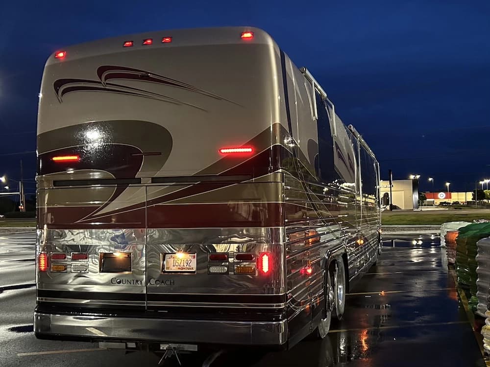 2002 Prevost Country Coach XLII Motorcoach - Image 19