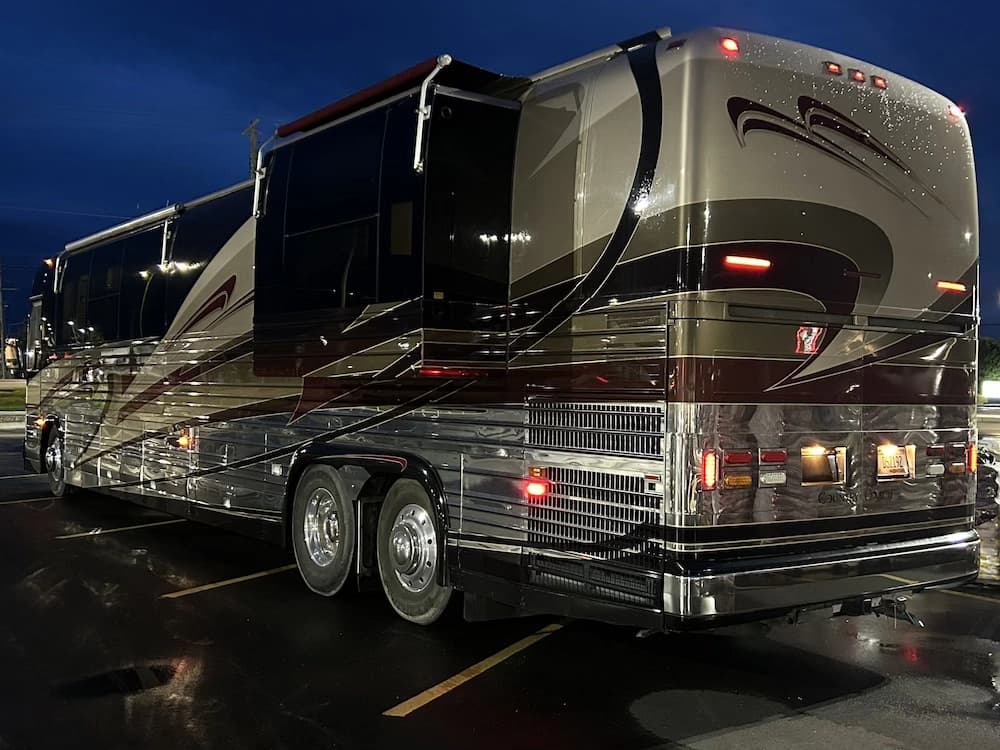 2002 Prevost Country Coach XLII Motorcoach - Image 20