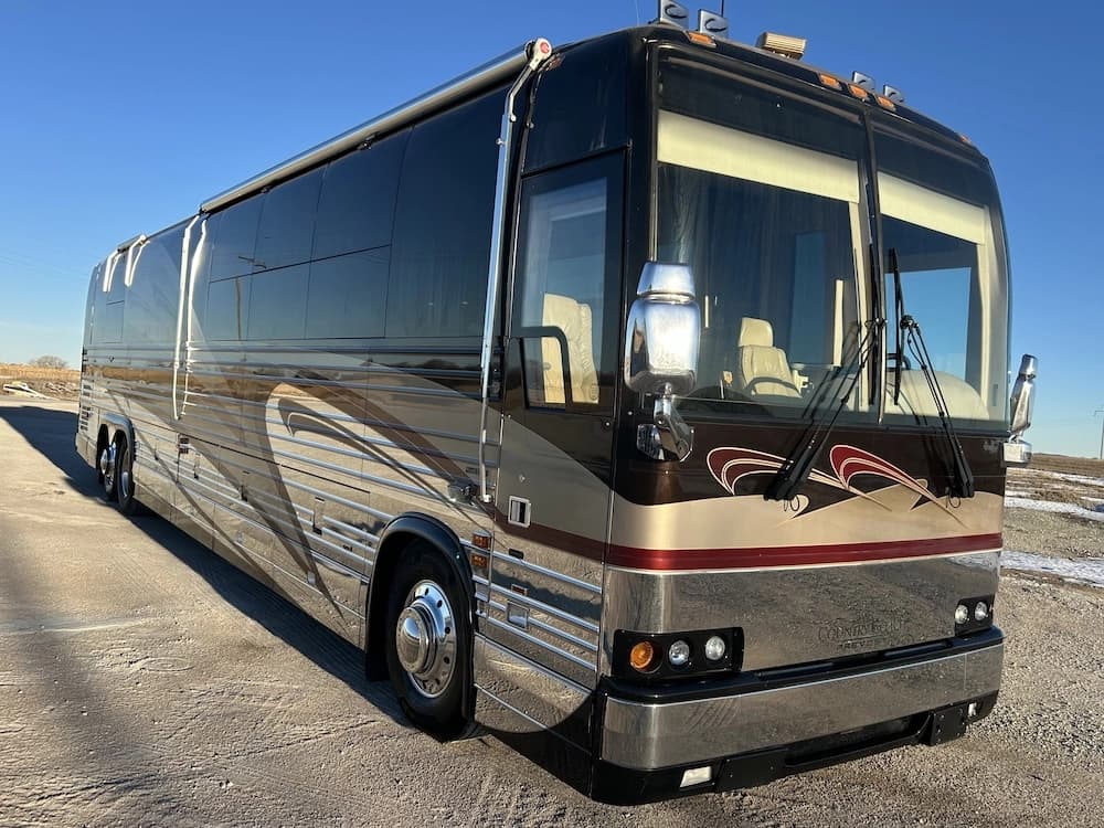 2002 Prevost Country Coach XLII Motorcoach - Image 4