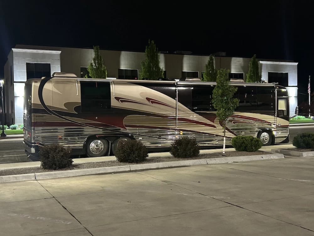 2002 Prevost Country Coach XLII Motorcoach - Image 6