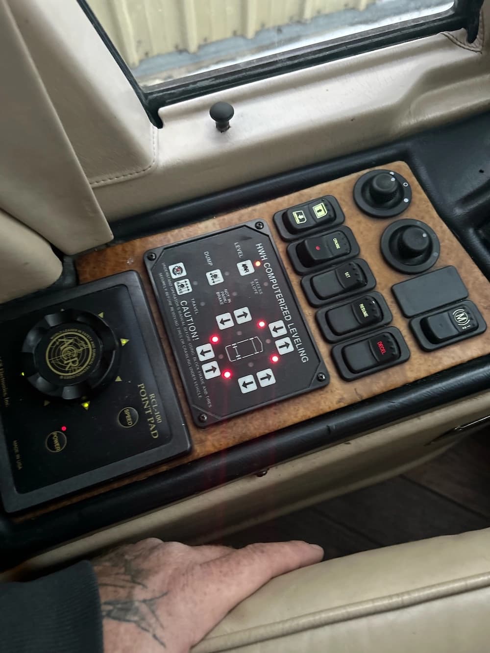 2002 Prevost Country Coach XLII Motorcoach - Image 10