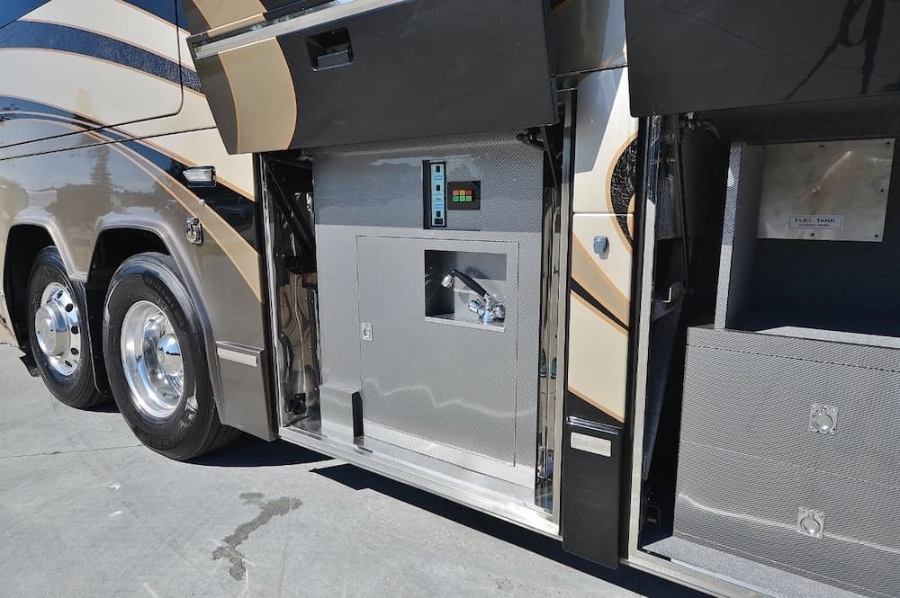 2011 Prevost Liberty Elegant Lady H3-45 Motorcoach - Image 11