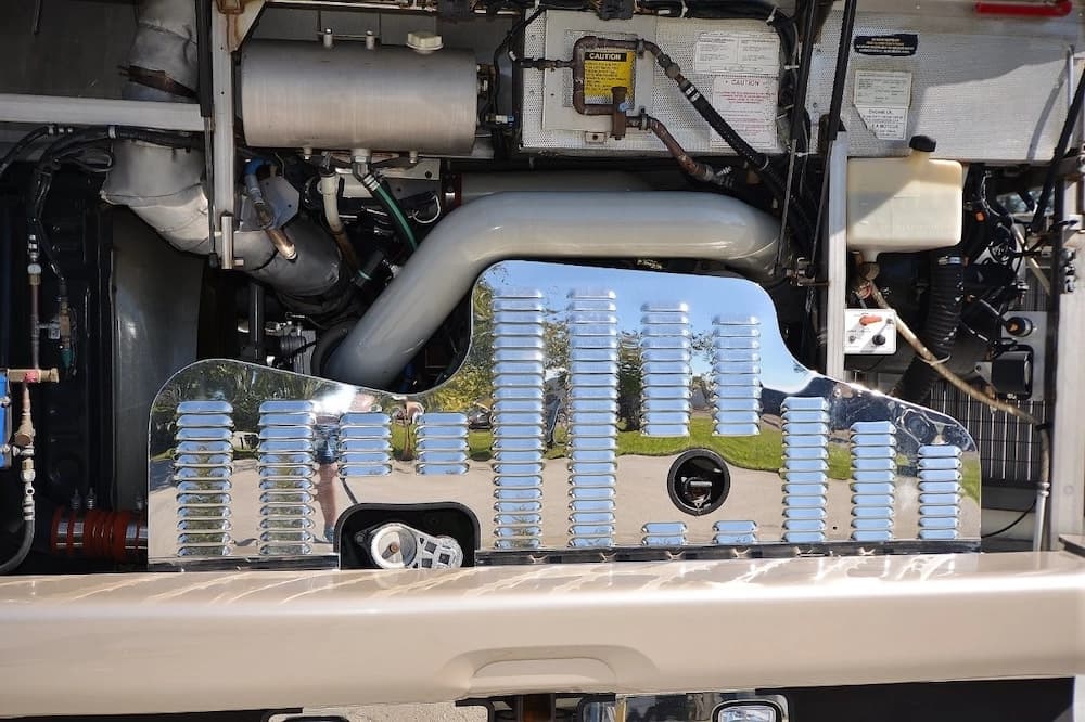 2011 Prevost Liberty Elegant Lady H3-45 Motorcoach - Image 13