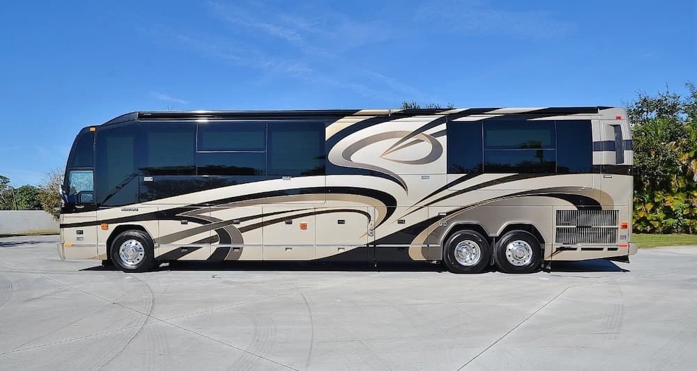 2011 Prevost Liberty Elegant Lady H3-45 Motorcoach - Image 16