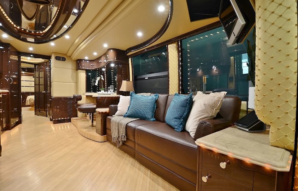 2011 Prevost Liberty Elegant Lady H3-45 Motorcoach - Image 25