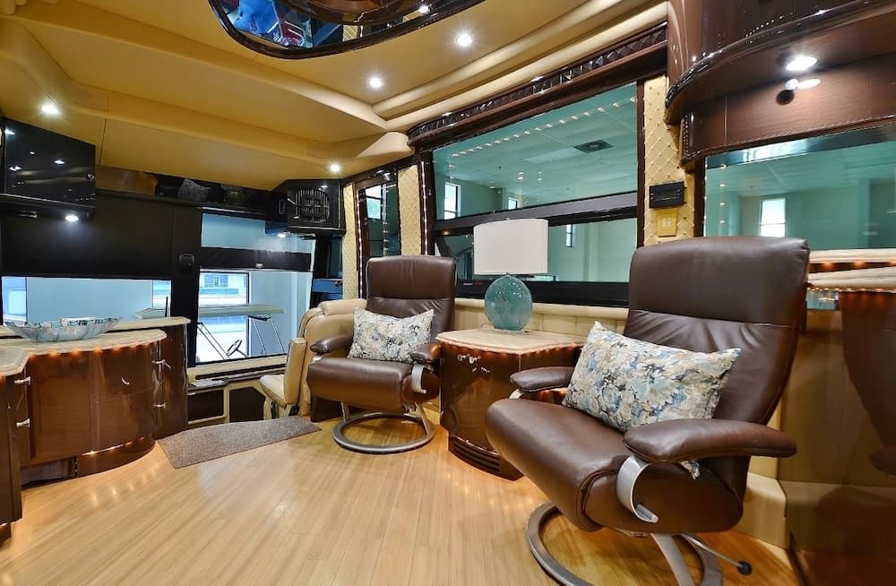 2011 Prevost Liberty Elegant Lady H3-45 Motorcoach - Image 26