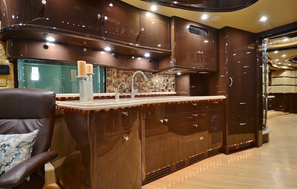 2011 Prevost Liberty Elegant Lady H3-45 Motorcoach - Image 27