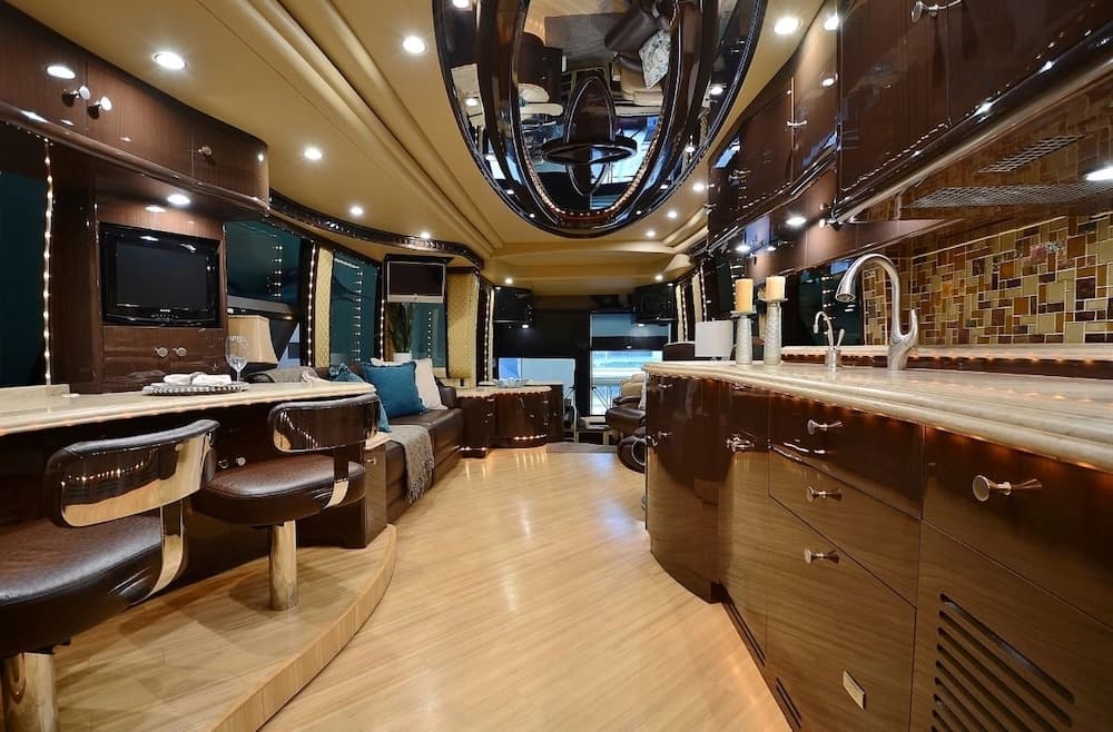 2011 Prevost Liberty Elegant Lady H3-45 Motorcoach - Image 29