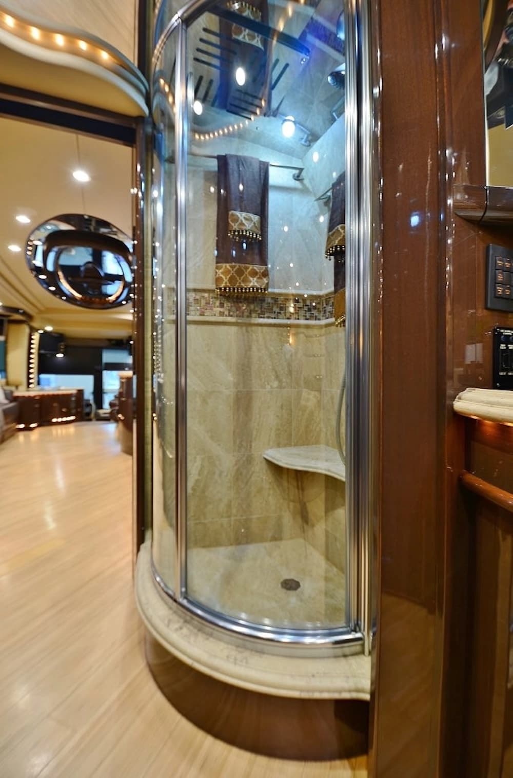 2011 Prevost Liberty Elegant Lady H3-45 Motorcoach - Image 31