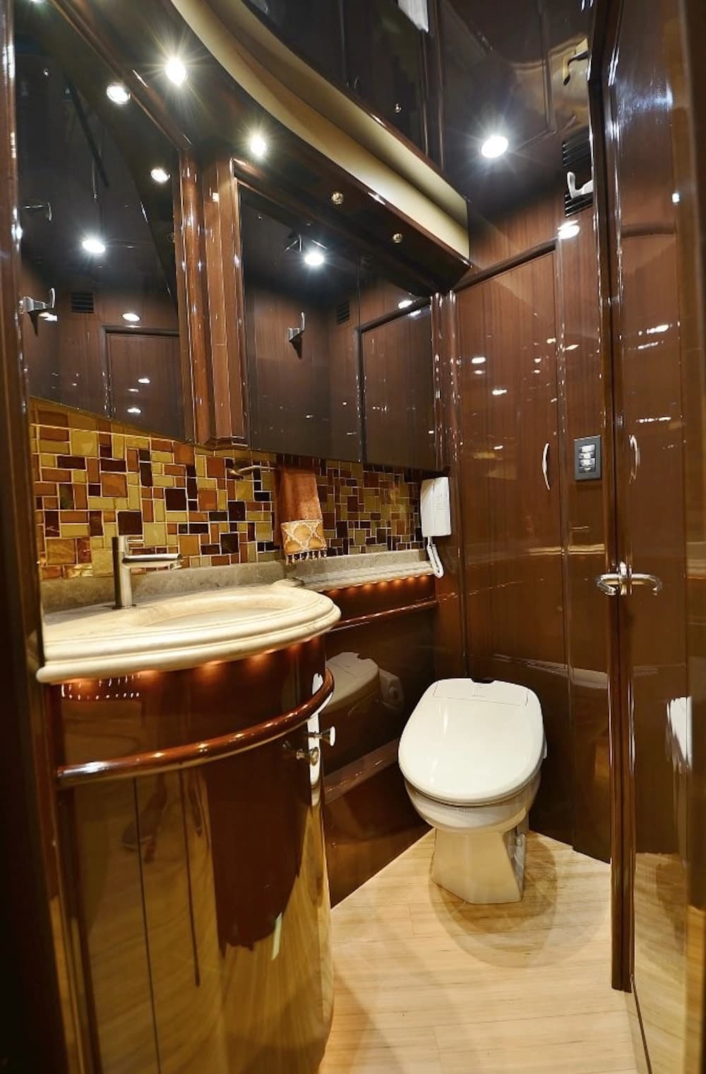 2011 Prevost Liberty Elegant Lady H3-45 Motorcoach - Image 33