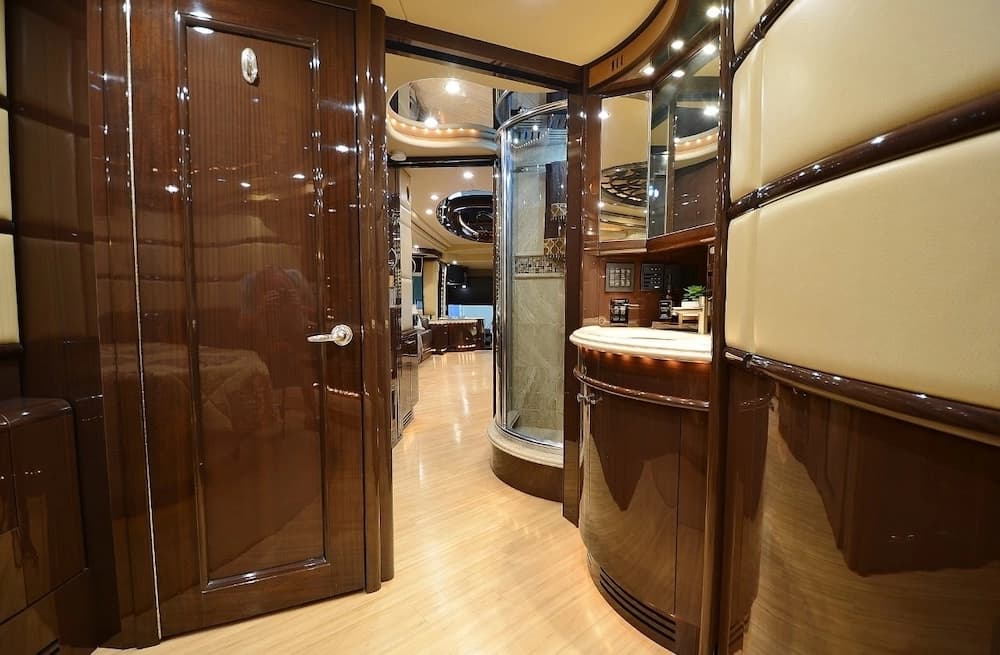 2011 Prevost Liberty Elegant Lady H3-45 Motorcoach - Image 34