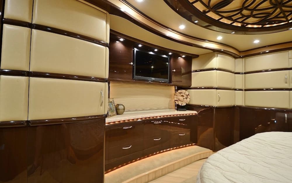 2011 Prevost Liberty Elegant Lady H3-45 Motorcoach - Image 37