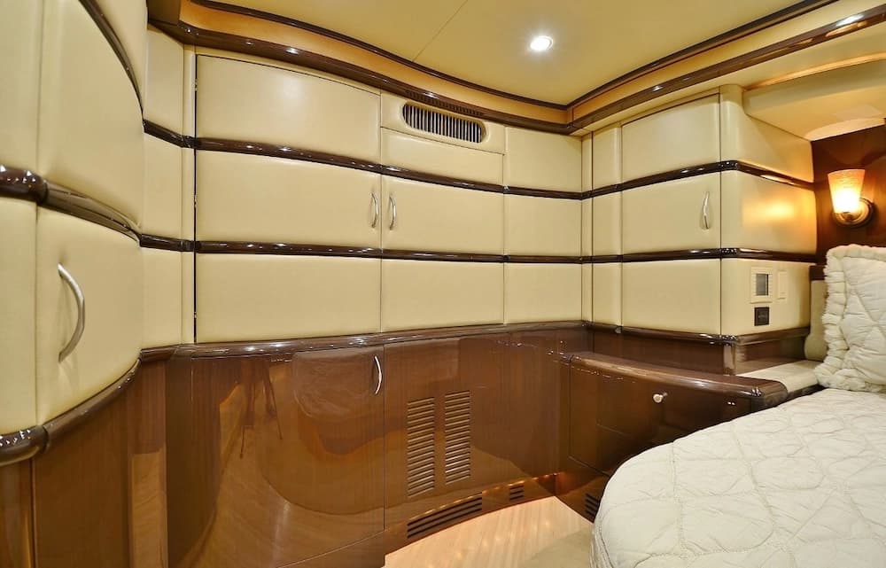 2011 Prevost Liberty Elegant Lady H3-45 Motorcoach - Image 38