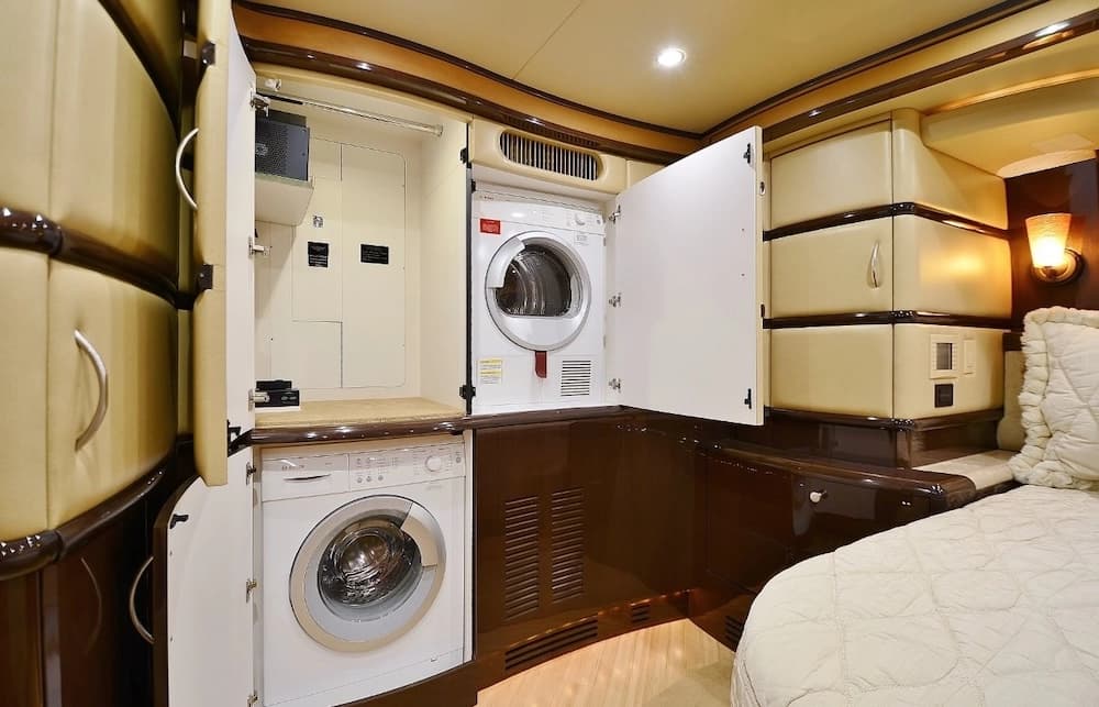 2011 Prevost Liberty Elegant Lady H3-45 Motorcoach - Image 39