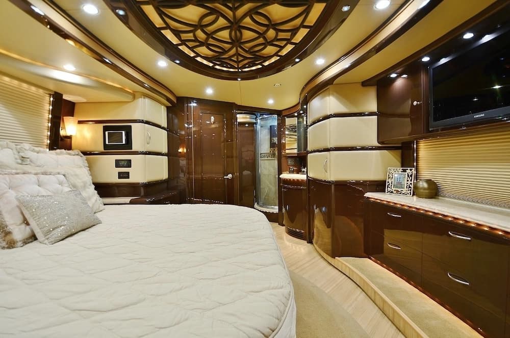 2011 Prevost Liberty Elegant Lady H3-45 Motorcoach - Image 40