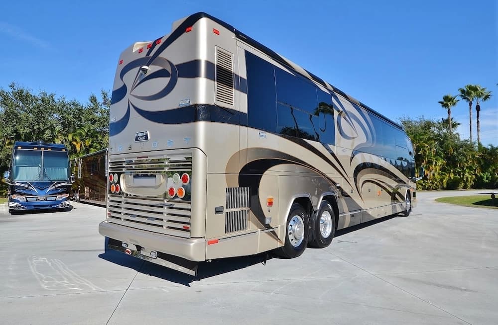 2011 Prevost Liberty Elegant Lady H3-45 Motorcoach - Image 5