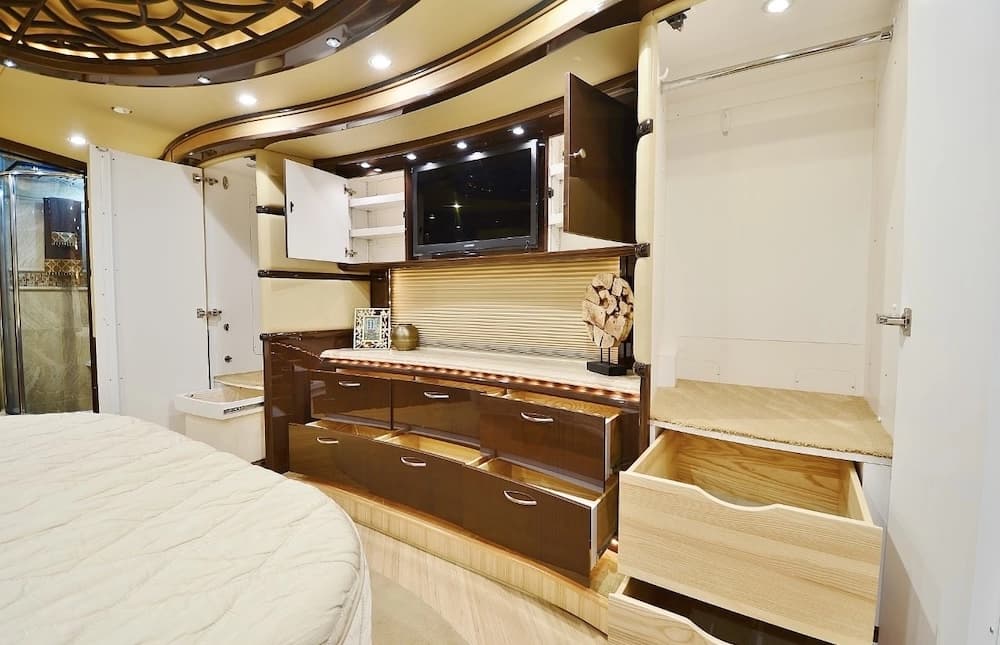 2011 Prevost Liberty Elegant Lady H3-45 Motorcoach - Image 42