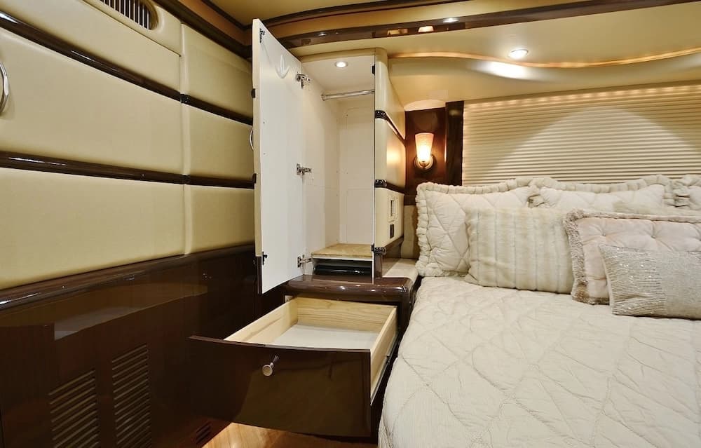 2011 Prevost Liberty Elegant Lady H3-45 Motorcoach - Image 43