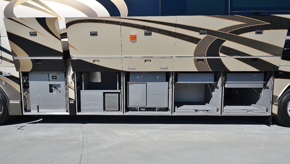 2011 Prevost Liberty Elegant Lady H3-45 Motorcoach - Image 7