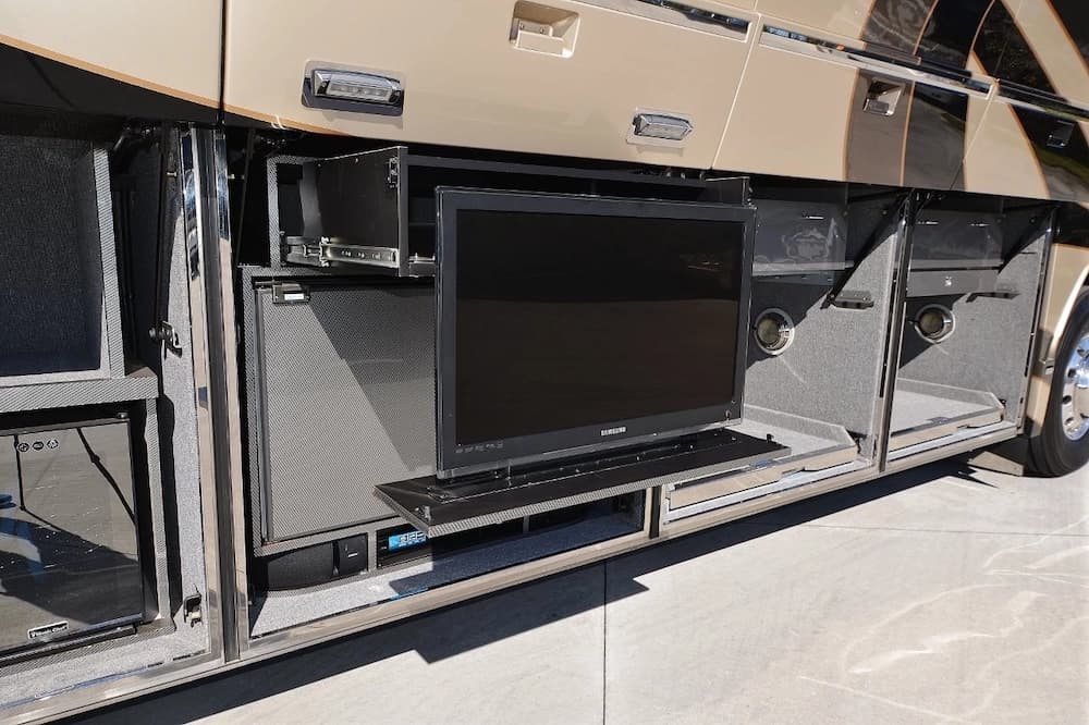 2011 Prevost Liberty Elegant Lady H3-45 Motorcoach - Image 9
