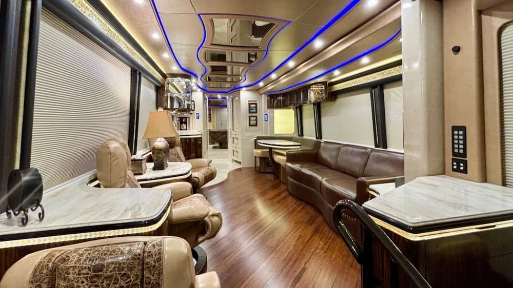 2016 Prevost Marathon H3-45 Motorcoach - Image 16