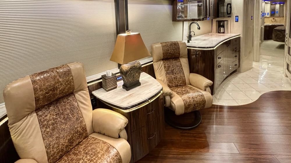 2016 Prevost Marathon H3-45 Motorcoach - Image 17