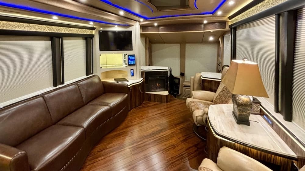 2016 Prevost Marathon H3-45 Motorcoach - Image 18