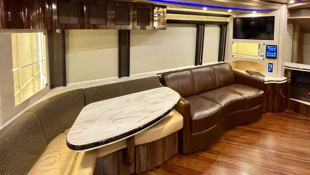 2016 Prevost Marathon H3-45 Motorcoach - Image 19