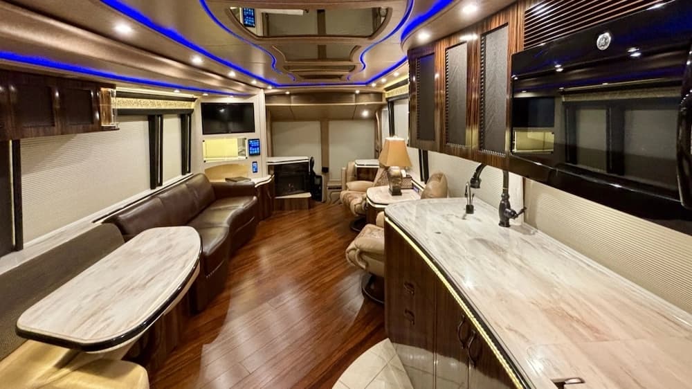 2016 Prevost Marathon H3-45 Motorcoach - Image 31