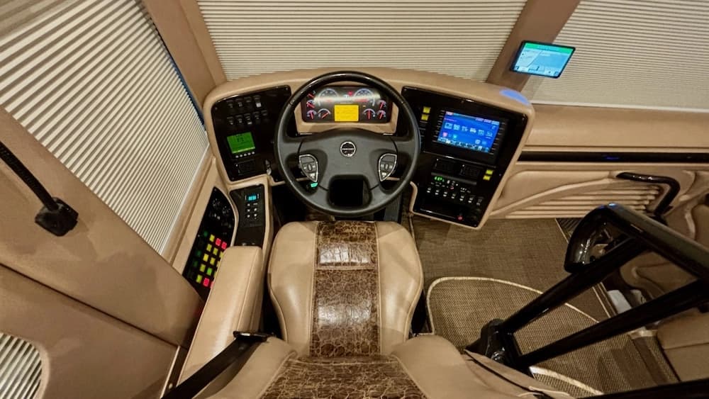 2016 Prevost Marathon H3-45 Motorcoach - Image 32