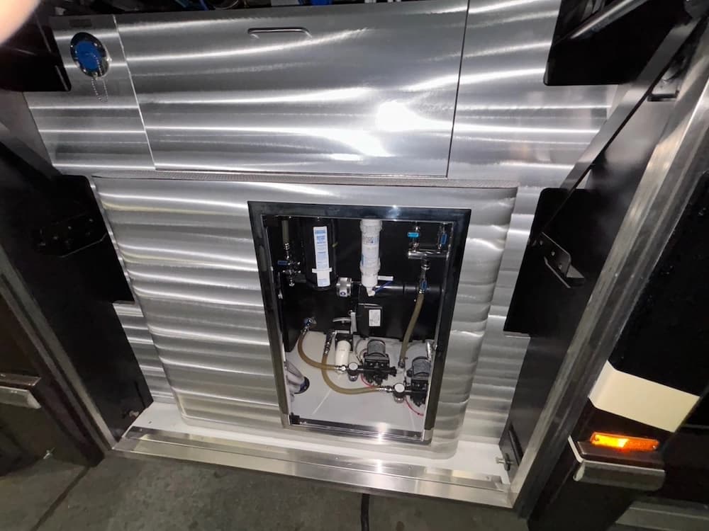 2016 Prevost Marathon H3-45 Motorcoach - Image 7