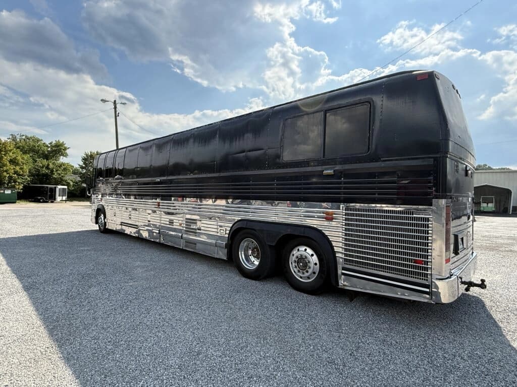 1996 Prevost XL Entertainer Motorcoach - Image 3