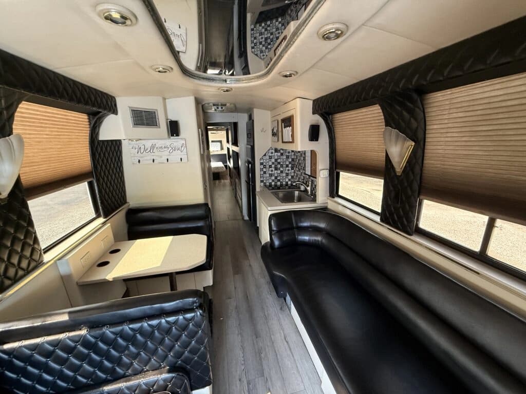 1996 Prevost XL Entertainer Motorcoach - Image 10