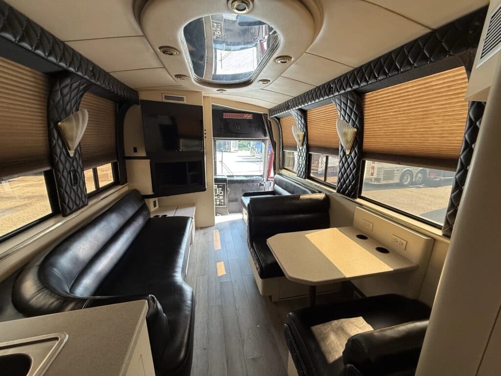 1996 Prevost XL Entertainer Motorcoach - Image 12