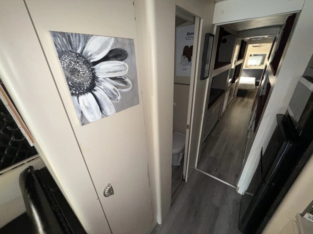 1996 Prevost XL Entertainer Motorcoach - Image 14