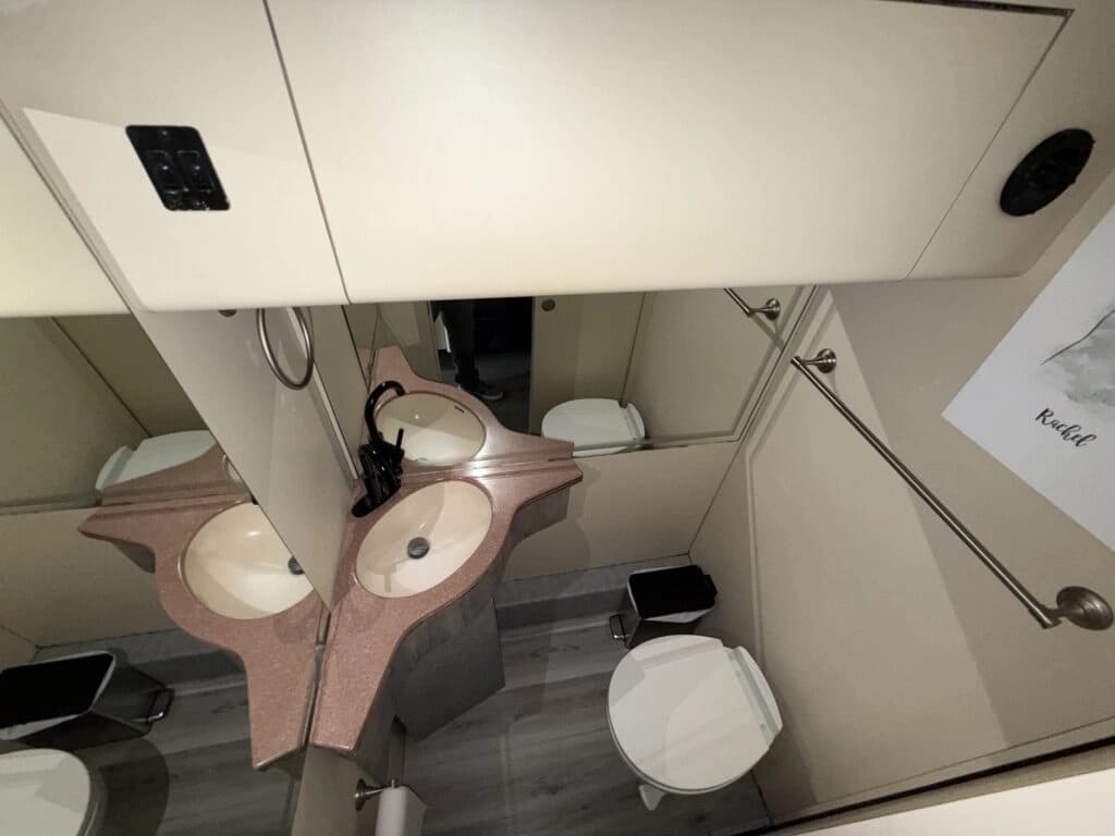 1996 Prevost XL Entertainer Motorcoach - Image 16