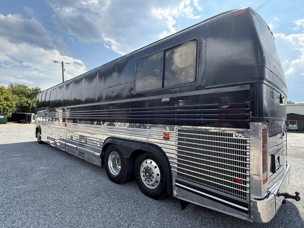 1996 Prevost XL Entertainer Motorcoach - Image 4