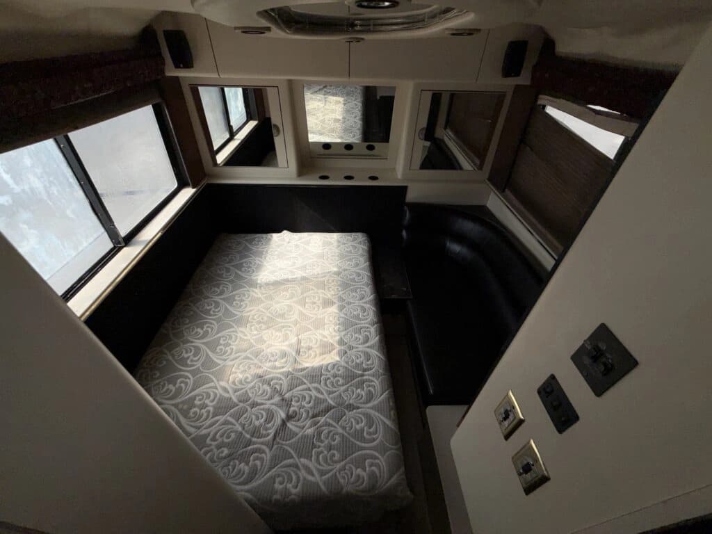 1996 Prevost XL Entertainer Motorcoach - Image 20