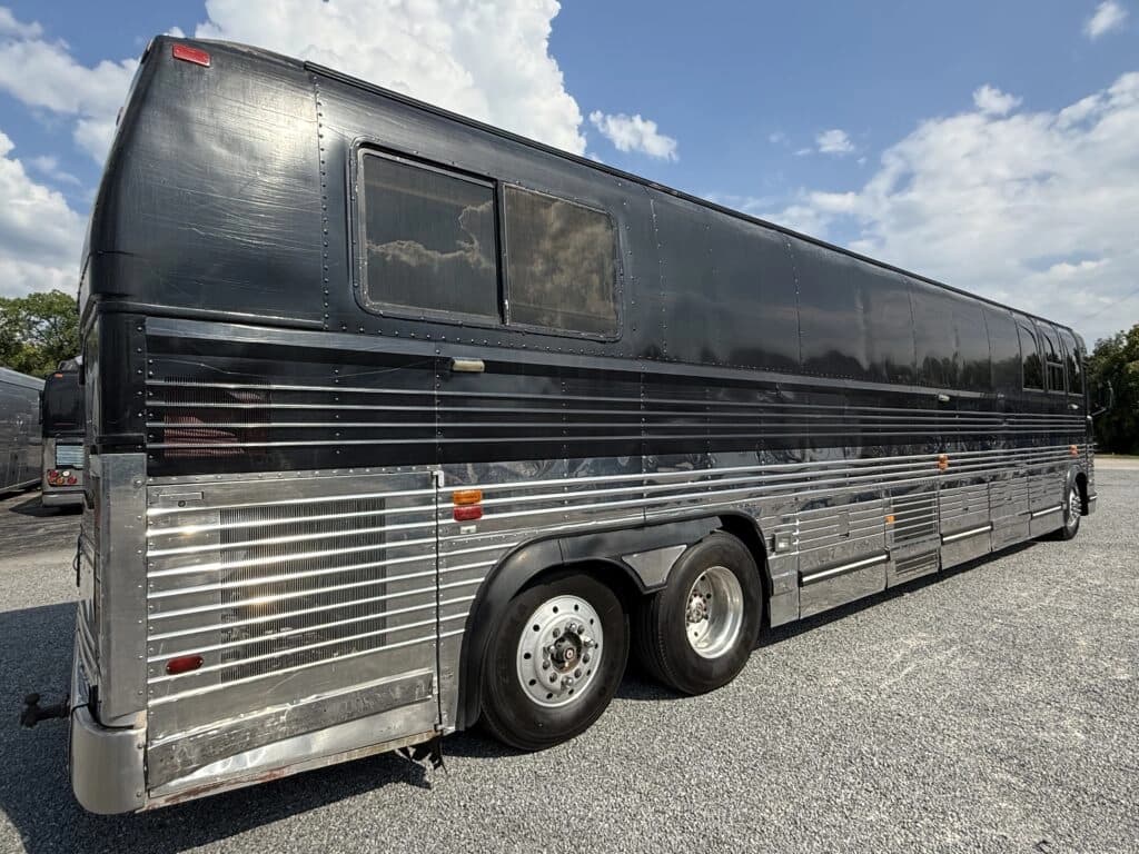 1996 Prevost XL Entertainer Motorcoach - Image 5