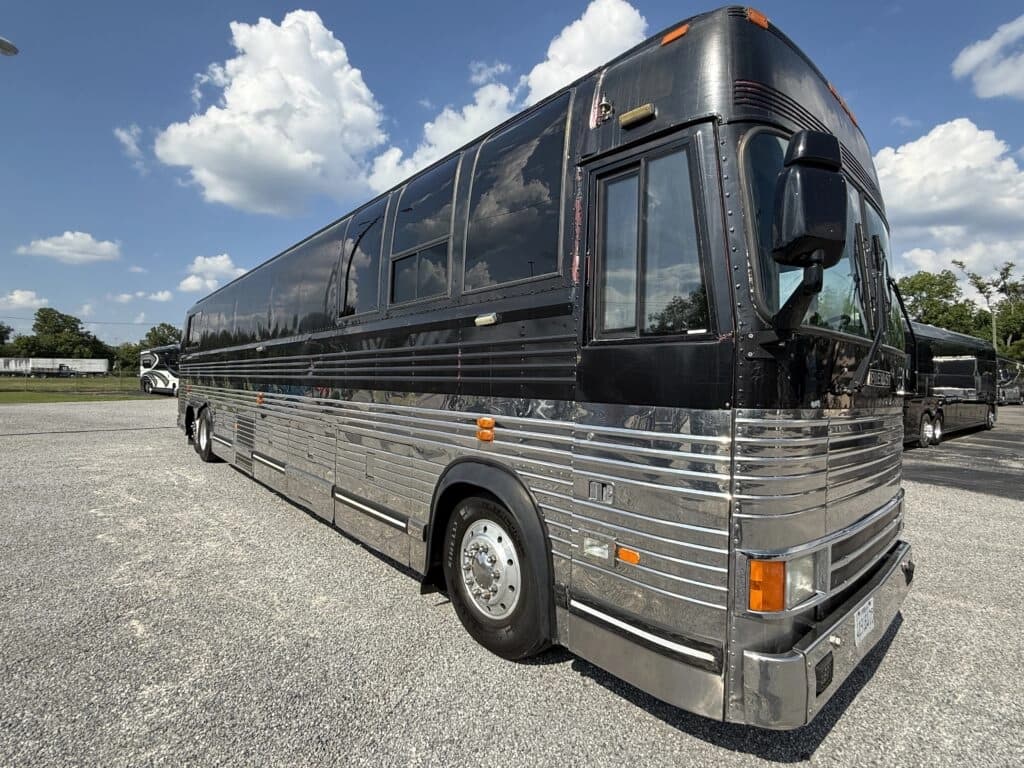 1996 Prevost XL Entertainer Motorcoach - Image 1