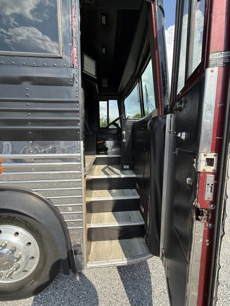 1996 Prevost XL Entertainer Motorcoach - Image 7
