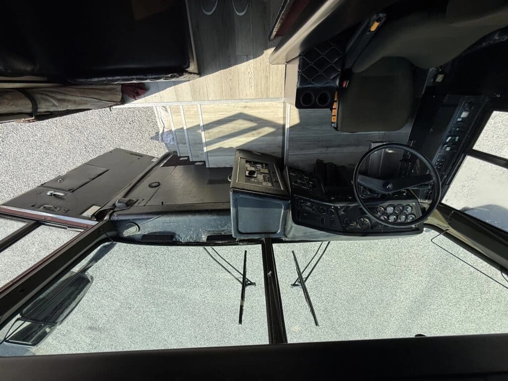 1996 Prevost XL Entertainer Motorcoach - Image 8