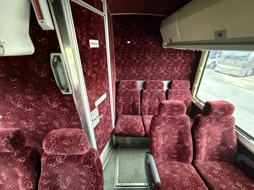1998 MCI 102DL3 Entertainer Coach - Image 11