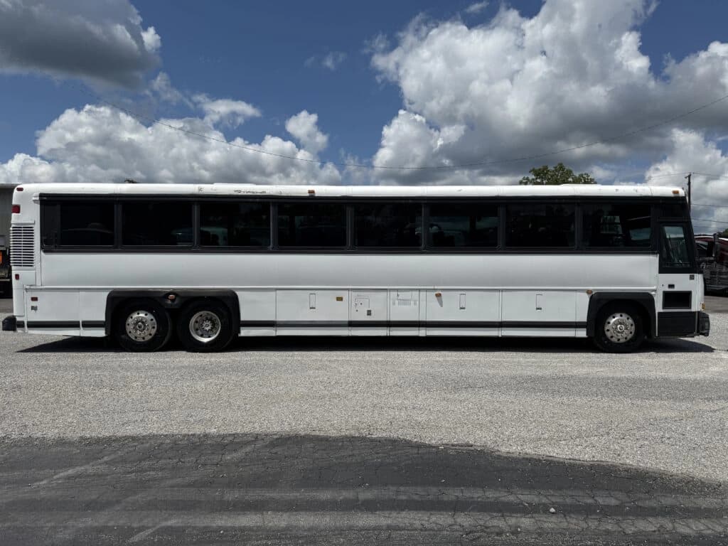 1998 MCI 102DL3 Entertainer Coach - Image 6